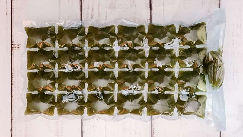 Bevroren ijsklontjes van brandnetelsap, foto 7