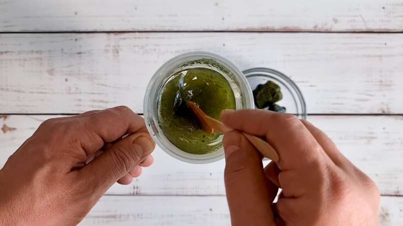 Bevroren ijsklontjes van brandnetelsap, foto 11