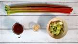 Rabarbermaceraat met honing en gember